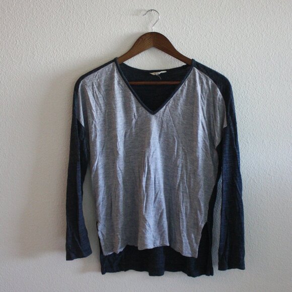 Madewell Anthem Long-Sleeve V-Neck Tee in Colorblock Light Blue/Navy - Picture 1 of 4